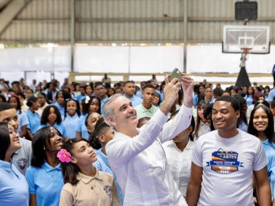 Presidente Abinader encabeza actividades educativas este sábado