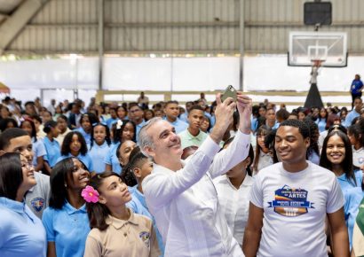 Presidente Abinader encabeza actividades educativas este sábado