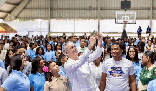 Presidente Abinader encabeza actividades educativas este sábado