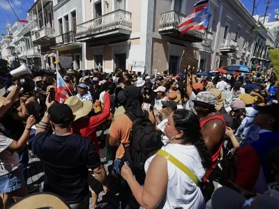 Miles marchan en Puerto Rico contra ambicioso proyecto turístico-residencial