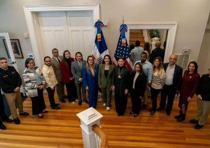 La Primera Dama Raquel Arbaje visita la Embajada Dominicana en Washington