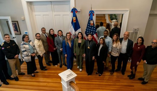 La Primera Dama Raquel Arbaje visita la Embajada Dominicana en Washington