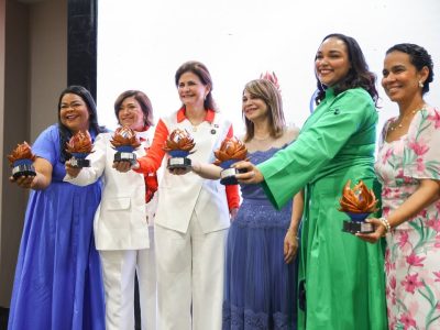 Vicepresidenta Raquel Peña encabeza el primer Premio Armida García a la excelencia femenina en salud