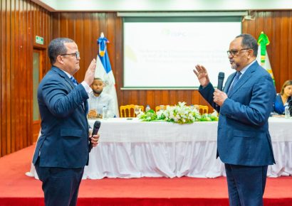 Jaime Francisco Rodríguez es juramentado como nuevo rector del ISEEPENC
