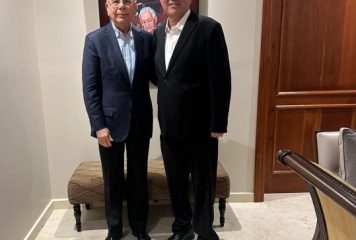 Danilo Medina sostiene encuentro con el ex director de CORAASAN, Silvio Duran