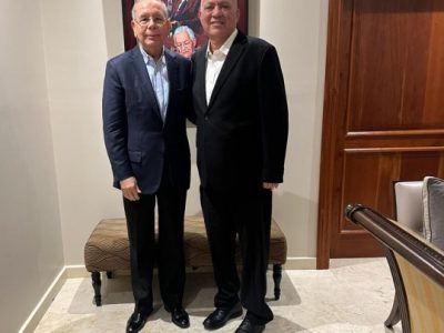 Danilo Medina sostiene encuentro con el ex director de CORAASAN, Silvio Duran