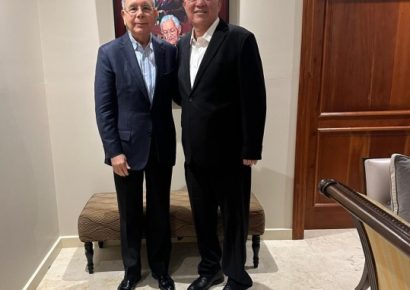 Danilo Medina sostiene encuentro con el ex director de CORAASAN, Silvio Duran