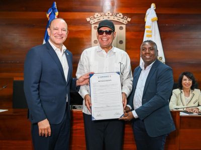 Fernando Villalona es declarado “Hijo Adoptivo” de Santiago de los Caballeros