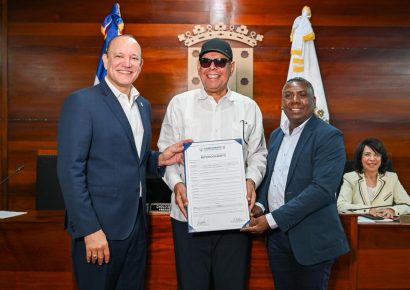 Fernando Villalona es declarado “Hijo Adoptivo” de Santiago de los Caballeros