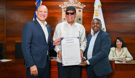 Fernando Villalona es declarado “Hijo Adoptivo” de Santiago de los Caballeros