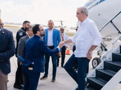 Abinader llega a Miami para participar en cumbre convocada por Trump