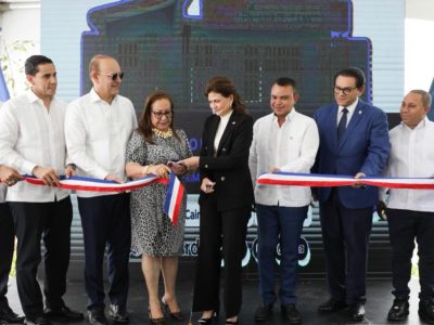 Vicepresidenta Raquel Peña entrega centros de salud en Santiago y La Vega