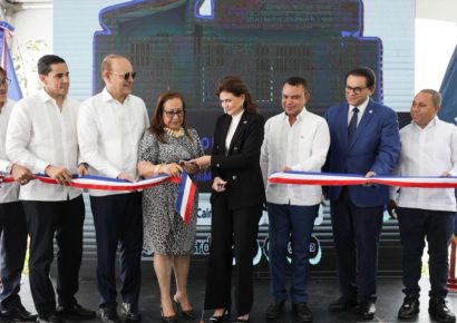 Vicepresidenta Raquel Peña entrega centros de salud en Santiago y La Vega