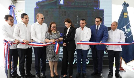 Vicepresidenta Raquel Peña entrega centros de salud en Santiago y La Vega