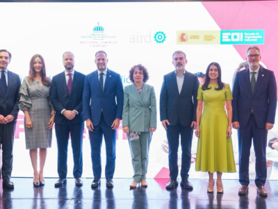 Gobierno y sector privado impulsan liderazgo femenino en la industria dominicana