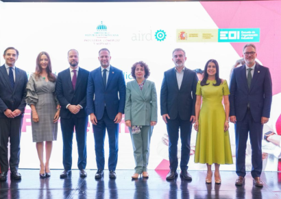 Gobierno y sector privado impulsan liderazgo femenino en la industria dominicana