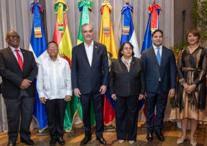 Presidente Abinader asiste a apertura de clase magistral que busca fortalecer la transparencia y rendición de cuentas a nivel internacional