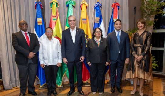 Presidente Abinader asiste a apertura de clase magistral que busca fortalecer la transparencia y rendición de cuentas a nivel internacional