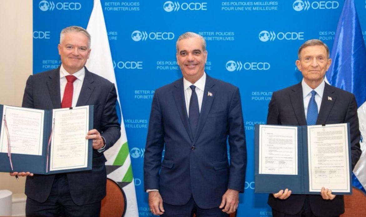 La República Dominicana formaliza acercamiento a la OCDE con firma de memorando de entendimiento