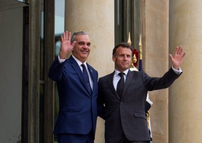 Emmanuel Macron recibe al presidente Luis Abinader en París