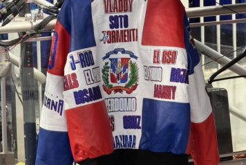 ¡Orgullo dominicano! Santiago Matías adquiere la icónica “chaqueta del flow” del Clásico Mundial de Béisbol 2026 por 112 mil dólares; se queda en RD