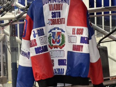 ¡Orgullo dominicano! Santiago Matías adquiere la icónica “chaqueta del flow” del Clásico Mundial de Béisbol 2026 por 112 mil dólares; se queda en RD