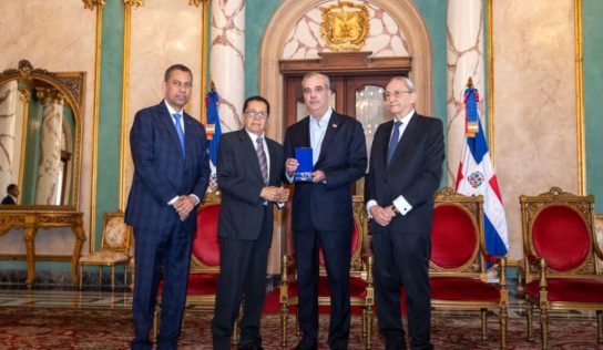 Presidente Abinader concede condecoración póstuma al periodista Orlando Martínez Howley con la Orden del Mérito Duarte, Sánchez y Mella