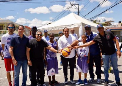 “INEFI con el Barrio” lleva deporte y asistencia social a Los Mameyes