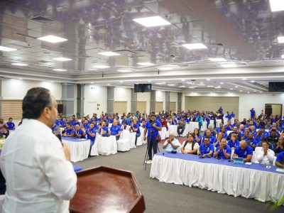 Educación física se actualiza: más de 300 docentes participan en seminario