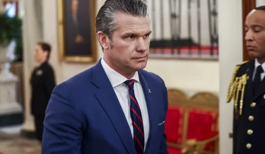 Submarino de EE.UU. hunde fragata iraní cerca de Sri Lanka, según Hegseth