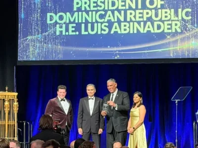 Cónsul dominicano en Nueva York recibe premio energético en representación de Abinader