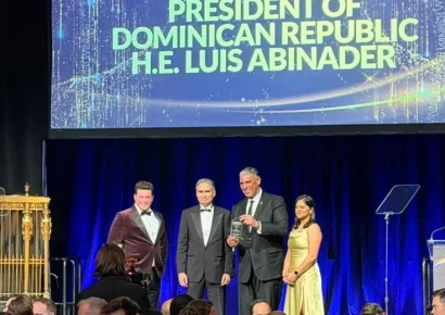 Cónsul dominicano en Nueva York recibe premio energético en representación de Abinader