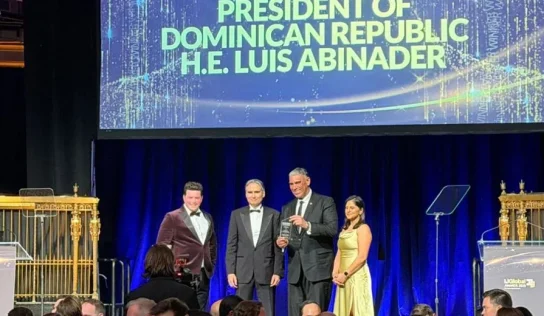 Cónsul dominicano en Nueva York recibe premio energético en representación de Abinader