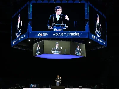 Milei destaca en Madrid que el socialismo «se desmorona» gracias a Donald Trump