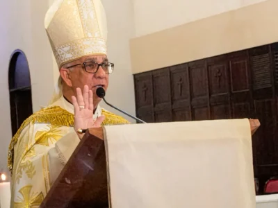 Arzobispo de Santiago exhorta a la sociedad a actuar con responsabilidad y humanidad