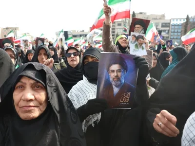 Vicepresidente de EE. UU. confirma que el nuevo líder supremo de Irán, Mojtaba Jameneí, resultó herido en los ataques