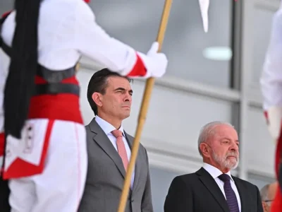 El presidente de Brasil, recibe en Brasilia al presidente de Bolivia en su primera visita oficial