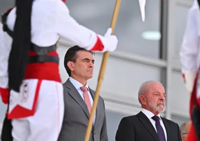 El presidente de Brasil, recibe en Brasilia al presidente de Bolivia en su primera visita oficial