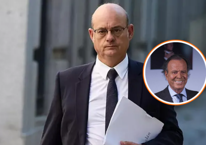 Julio Iglesias demanda  periódico digital por uso de actores en falsa denuncia