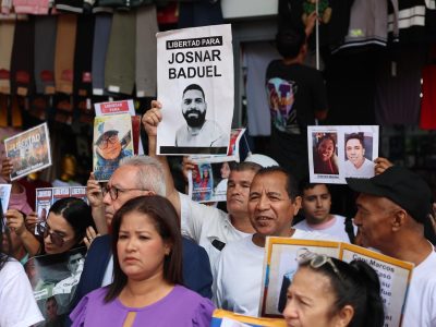 Familiares de presos políticos en Venezuela denuncian cobros ilegales en tribunales por amnistía