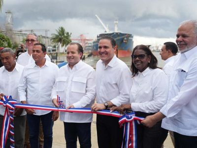 Paliza y Jean Luis Rodríguez inauguran muelle pesquero de Haina