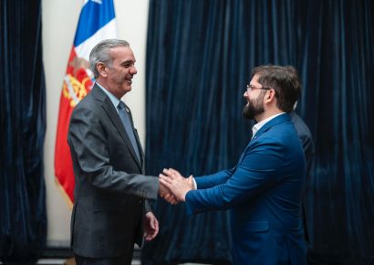 Abinader realiza saludo protocolar a Gabriel Boric antes de la investidura de José Antonio Kast en Chile