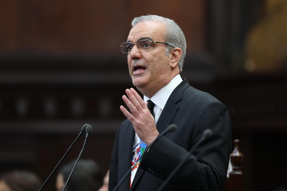 Abinader llama a la población a confiar en medidas para resguardar la estabilidad económica de RD