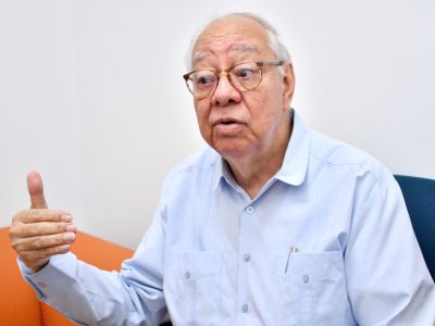 Embajador dona colección de diariosal Archivo General de la Nación