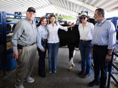 Raquel Peña recorre la Feria Agropecuaria Nacional en su jornada de cierre