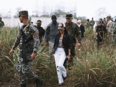 Ministro de Defensa y embajadora de EE. UU. recorren frontera de Dajabón para evaluar seguridad y operaciones