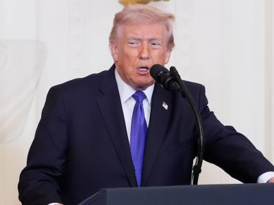 Trump anuncia un «poderoso» bombardeo contra una isla petrolera clave