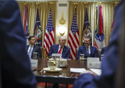 Trump bromea con postularse a las elecciones de Venezuela contra Delcy Rodríguez