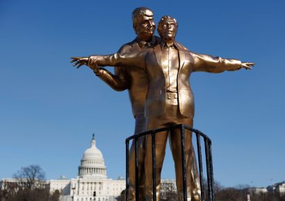 Controversia por estatua de Trump y Epstein al estilo «Titanic» frente al Capitolio