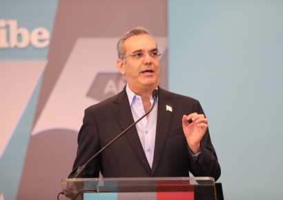 Abinader destaca informe internacional que sitúa a RD como líder regional en libertad de prensa